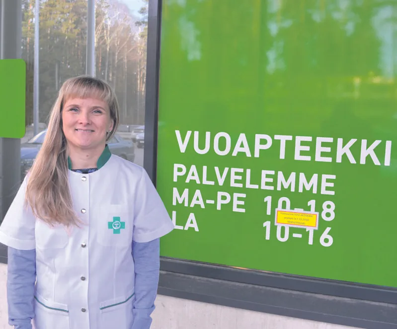 Kuvassa on apteekkari Minna Pappila.