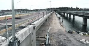 Vuosaaren silta on remontissa.