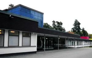 Koukkusaarentien koulun kuva.