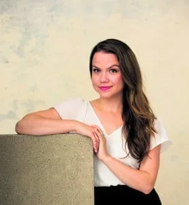 Kirjailija Hannele Lampela.