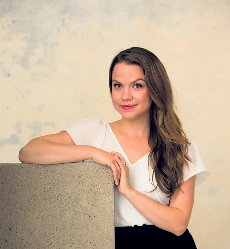 Kirjailija Hannele Lampela.