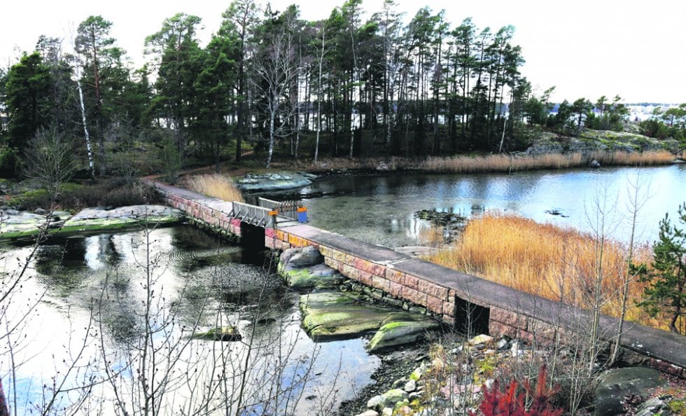 Nuottasaari sijaitsee Uutelassa.