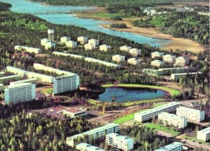 Postikortissa ilmakuva Vuosaaresta 1960-luvulta.
