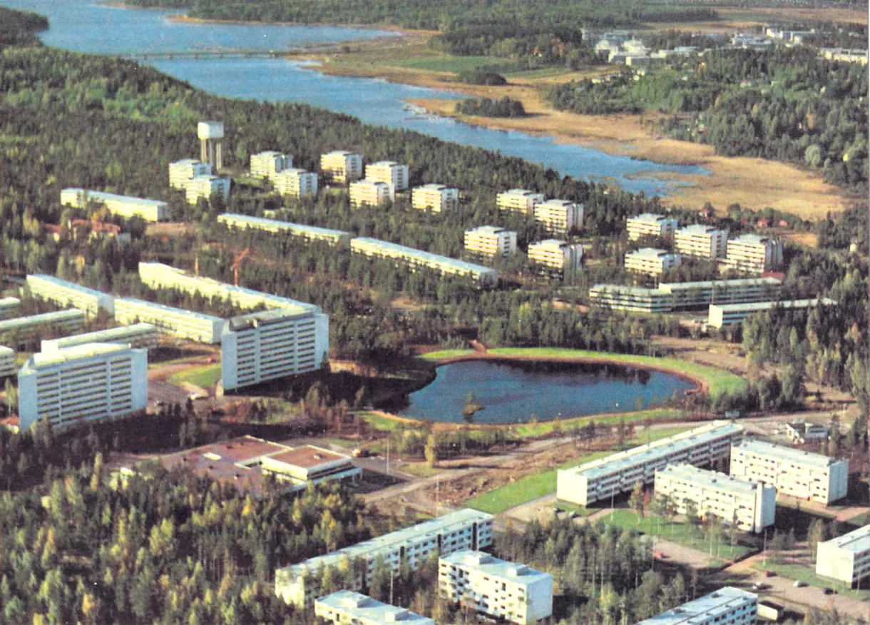Postikortissa ilmakuva Vuosaaresta 1960-luvulta.