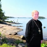 Isä Ambrosius viettää vilkkaita eläkepäiviä Kallvikissa