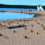 Kiviä ruvetaan poistamaan Aurinkolahden uimarannalta