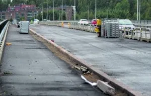Siltaremontti on täydessä touhussa.