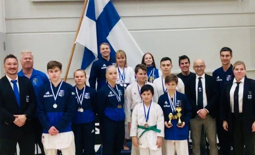 Helsingin Shukokain joukkue Kotkan SM-kisoissa.