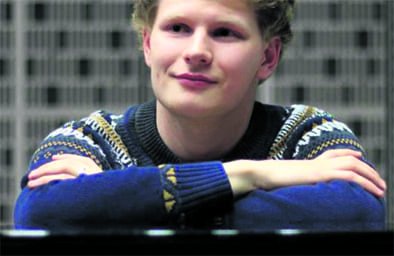 Vuonna 1994 syntyneen pianisti Hannu Alasaarelan Flyygelikuu-konsertista voi nyt nauttia netin kautta.