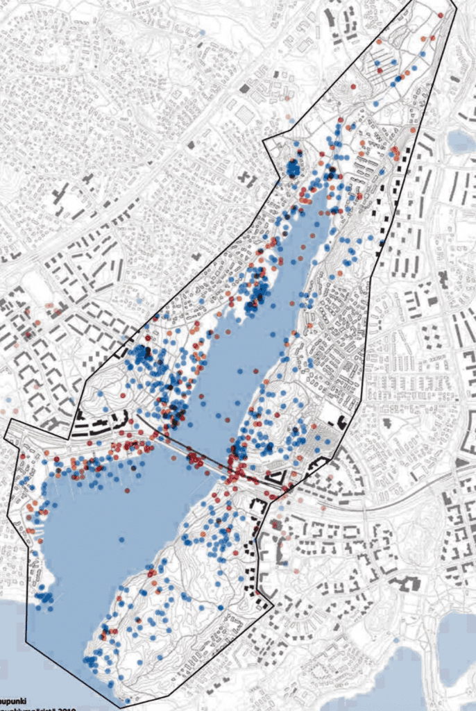 Karttaan on sinisellä merkitty kyselyyn vastanneiden suosikkipaikkoja, punaisella epämiellyttäviä tai hankalia paikkoja ja oranssilla kunnostusta kaipaavia paikkoja. Kuva: Helsingin kaupunki