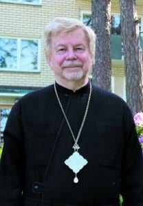 Kallvikinniemessä asuva piispa Isä Ambrosius (oikealta nimeltään Risto Jääskeläinen), 74, on ollut vuosaarelainen 14 vuotta.