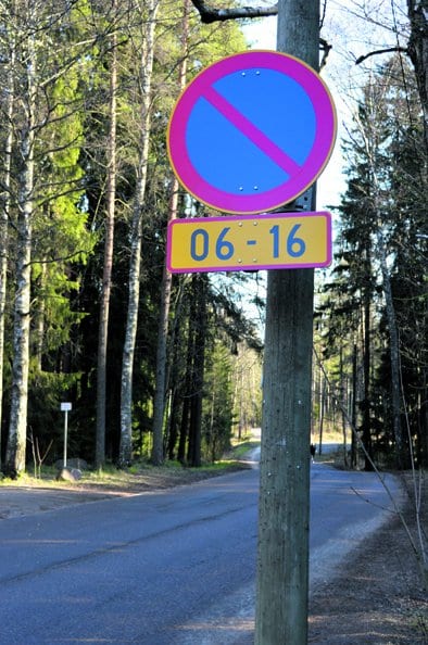 Pysäköintimerkki Mustavuoressa.