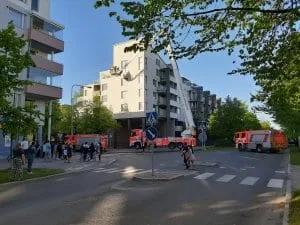 Lauantaina 30.5. noin kello 19 syttyi Kaivonkatsojantien ja Leikosaarentien risteyksessä sijaitsevassa kerrostalossa tulipalo. Pelastuslaitos sulki sammutustöiden vuoksi Leikosaarentien hetkeksi. Tulipalo saatiin nopeasti sammutettua ja paikalla tehtiin jälkiraivausta sekä savutuuletusta. Henkilövahingoilta selvittiin. Poliisi selvittää palon syttymissyytä.