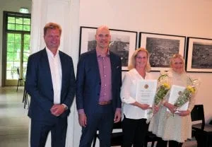 Palkitut vasemmalta: Urheiluhallit Oy:n toimitusjohtaja Pekka Laitinen, Vuosaaren Urheilutalon hallituksen puheenjohtaja Jussi Chydenius, Vuosaaren Urheilutalon hallipäällikkö Tarja Korvenpää ja muotisuunnittelija, taiteilija Paola Suhonen.