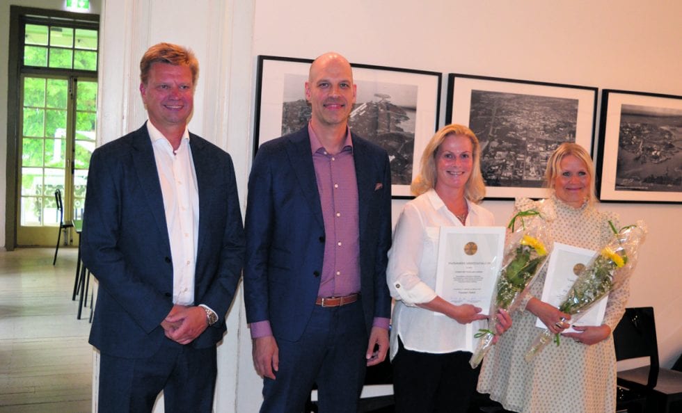 Palkitut vasemmalta: Urheiluhallit Oy:n toimitusjohtaja Pekka Laitinen, Vuosaaren Urheilutalon hallituksen puheenjohtaja Jussi Chydenius, Vuosaaren Urheilutalon hallipäällikkö Tarja Korvenpää ja muotisuunnittelija, taiteilija Paola Suhonen.