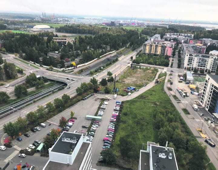 Näkymä Cirruksesta Aromikujan pilvenpiirtäjäkortteliin. Kuva: Pentti Vuoripalo