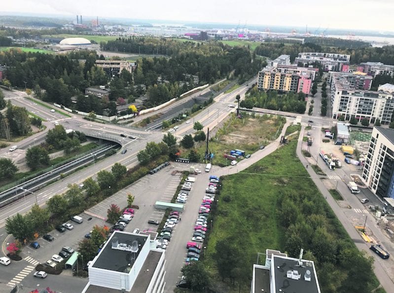 Näkymä Cirruksesta Aromikujan pilvenpiirtäjäkortteliin. Kuva: Pentti Vuoripalo