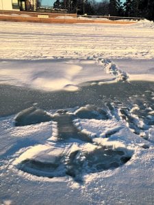Aurinkolahden jääenkeli. Kuva: Katja Karjalainen