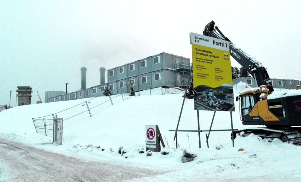 Koronavirustartunnat biolämpölaitostyömaalla pysäyttivät rakennustyöt Vuosaaressa.