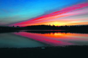 Auringonlasku Rastilan rannalla 2.5. Kuva: Casper Brandt