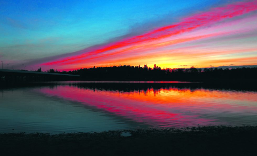 Auringonlasku Rastilan rannalla 2.5. Kuva: Casper Brandt