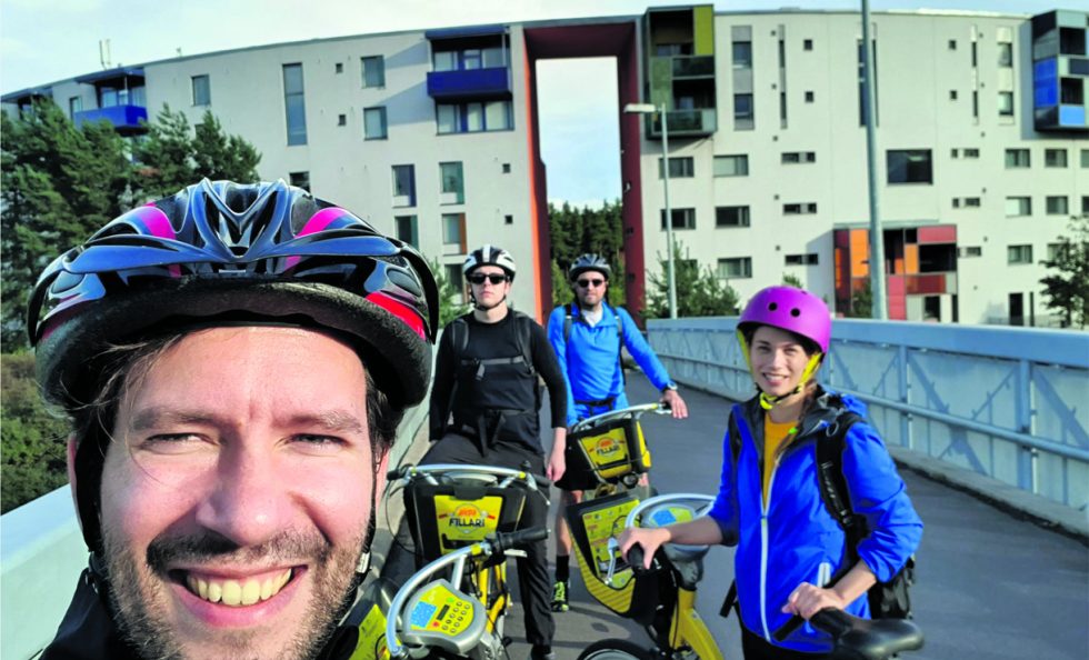 Petter Junni, Joonas Turunen, Pontus Flink ja Reija Vuorela Aurinkotuulensillalla Aurinkolahdessa.
