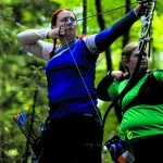 Ihan tavallinen vuosaarelainen: EM-pronssimitalisti Kirsi Andström ihastui jousiammuntaan polttareissaan