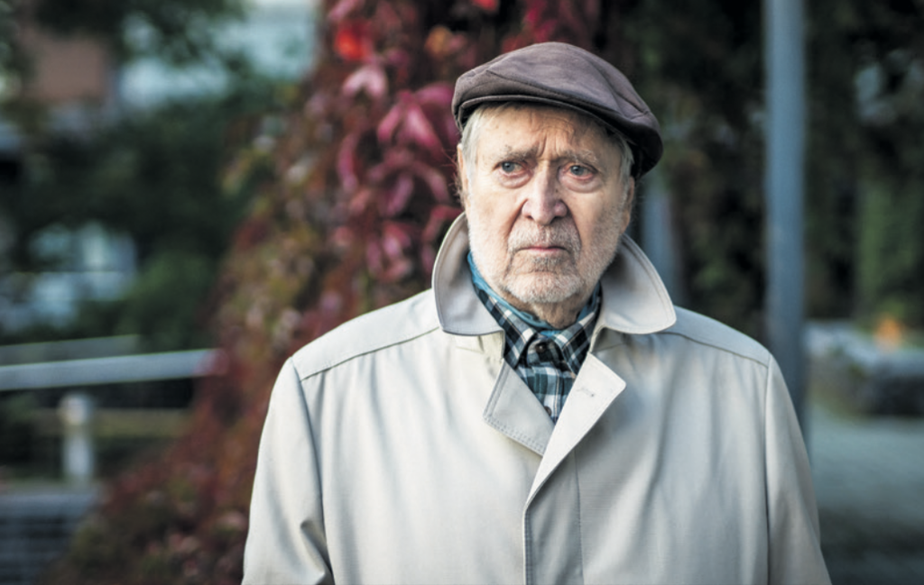 Taiteilijatalossa Aurinkolahdessa asuva kirjailija Hannu Salama täyttää 85 vuotta.