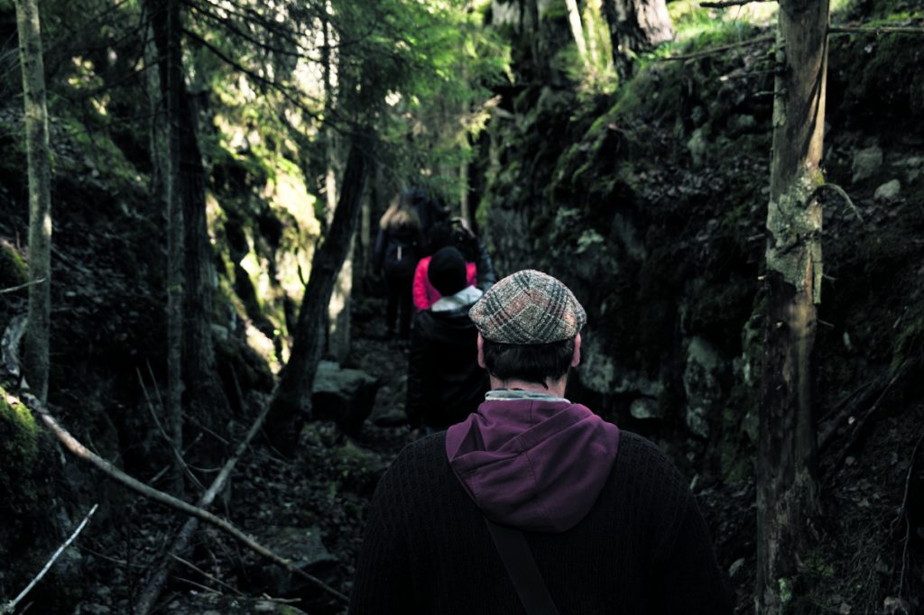 Mustavuoren maagisissa metsissä ja luolastoissa tehtiin 4.–12.9. mystisiä tarinakävelyjä. Kuva: Diego James