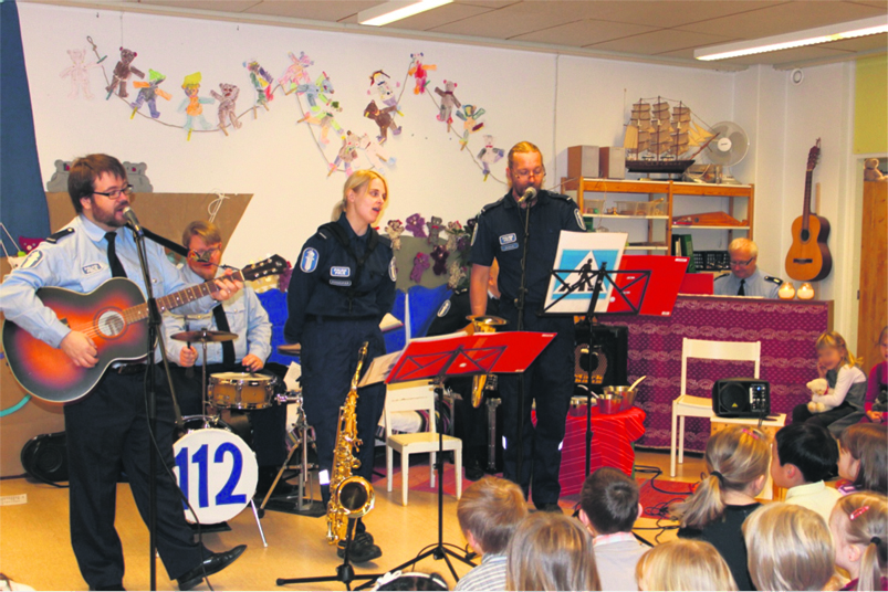 Arkistokuvassa Helsingin poliisisoittokunnan Nallekopla-orkesteri esiintymässä Meritähden 40-vuotisjuhlissa vuonna 2011. 
