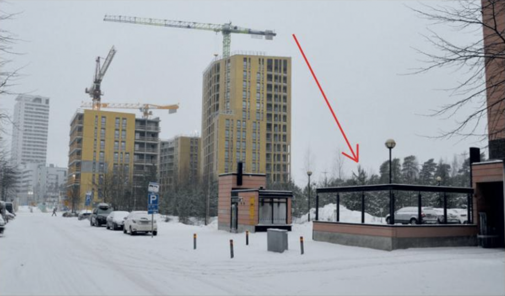 Tulevat rakennuskohteet sijaitsevat Maustetehtaankadun, Gustav Pauligin kadun ja Vuotien kulmassa nuolen osoittamassa paikassa.
