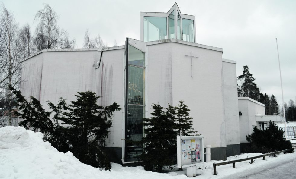 Kappeli valmistui 1993, ja sen suunnitteli arkkitehti Kaarlo Leppänen yhdessä rakenteiden suunnittelija Lauri Mehton kanssa. Kappeli on osa Meri-Rastilan korttelitaloa.