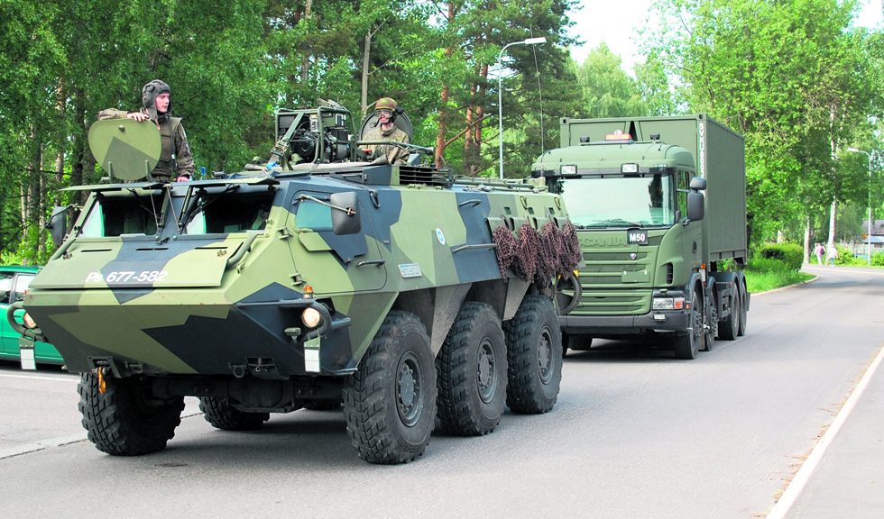 Arkistokuvassa armeija harjoittelemassa Vuosaaressa.