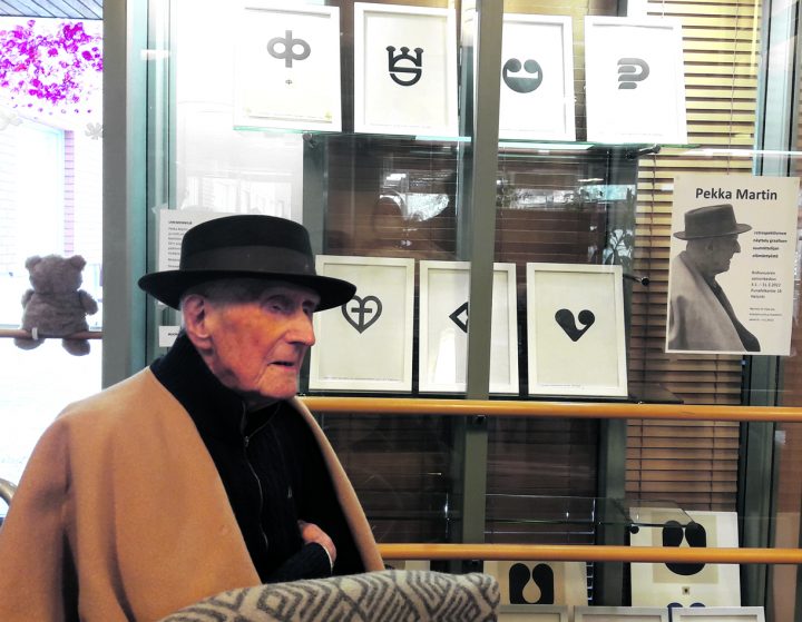 Graafinen suunnittelija Pekka Martin asui vuodet 1965–2020 Vuosaaressa. Nyt hän asuu Roihuvuoressa. Kuva: Tiina Martin-Lundström