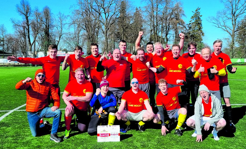 Vuoden 2022 Tallinnan turnauksen mestarit. Laturi vei voittopokaalin nujertamalla FC Tavastian 3–0 sekä Muusikun 2–1 ja tasaamalla pisteet LHV:n kanssa lukemin 1–1. Turnauksen parhaaksi laturiksi valittiin toisen polven seuran pelaaja, kolme maalia tehnyt Elias Björk.