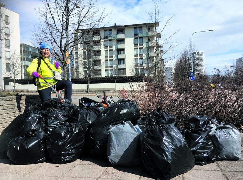 Myös viime keväänä Vuosaarta siivottiin talkoilla. Porukkaa oli hyvin mukana ja näkyviä tuloksia saatiin aikaan.