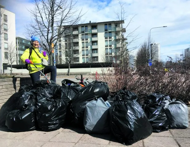 Myös viime keväänä Vuosaarta siivottiin talkoilla. Porukkaa oli hyvin mukana ja näkyviä tuloksia saatiin aikaan.