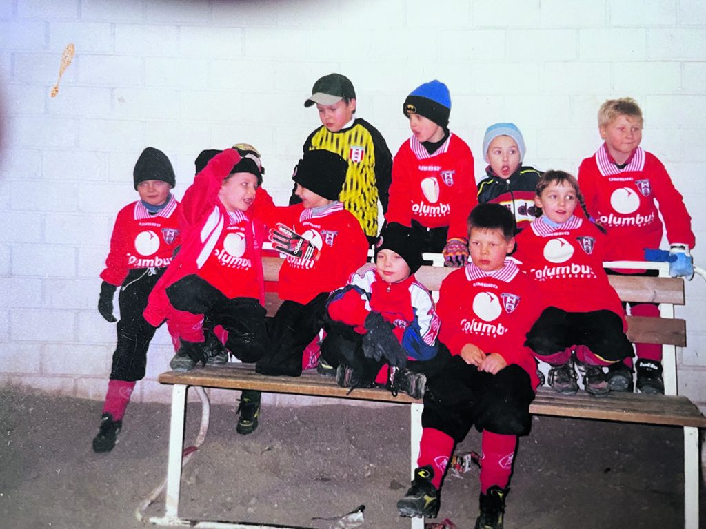 Jalkapalloura alkoi 5-vuotiaana Viikinkien poikien joukkueessa.