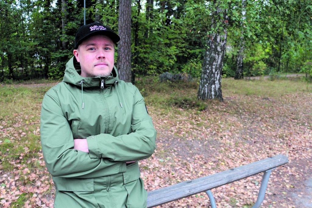 Keski-Vuosaaressa asuva Janne Lindstedt, 35, pelaa vapaa-aikanaan jalkapalloa, käy kuntosalilla ja talvisin laskettelee.