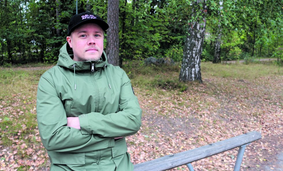 Keski-Vuosaaressa asuva Janne Lindstedt, 35, pelaa vapaa-aikanaan jalkapalloa, käy kuntosalilla ja talvisin laskettelee.