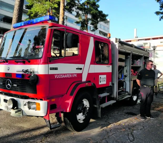 Vuosaaren VPK:n paloauto varusteineen tuli myös tutuksi harjoitukseen osallistuneille asukkaille.