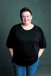 Maija Kaunismaa viihtyy perheineen mainiosti Vuosaaressa. Kuva: Laura Malmivaara