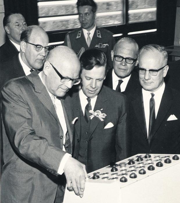 Presidentti Urho Kekkonen vihki Vuosaaren paahtimon käyttöön vuonna 1968. Kuva: Oy Gustav Paulig Ab