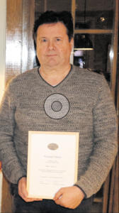 Pitkän päivätyön vuosaarelaisessa koulumaailmassa tehnyt Jukka Isohanni palkittiin kunniamaininnalla.