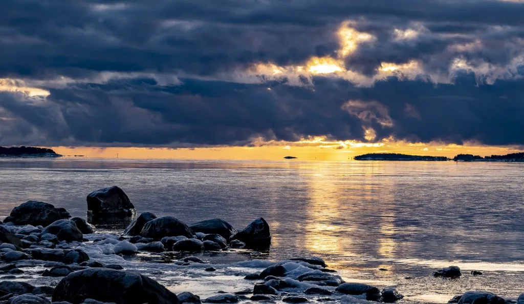Jouluaamun auringon nousu Uutelassa