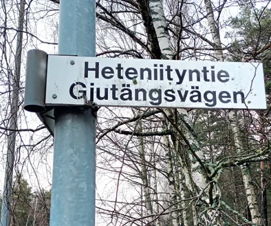 Jotkut kadut ovat saaneet uudet nimet. Esimerkiksi Heteniityntie oli 1960-luvun puolivälissä vielä Santasaarentie.