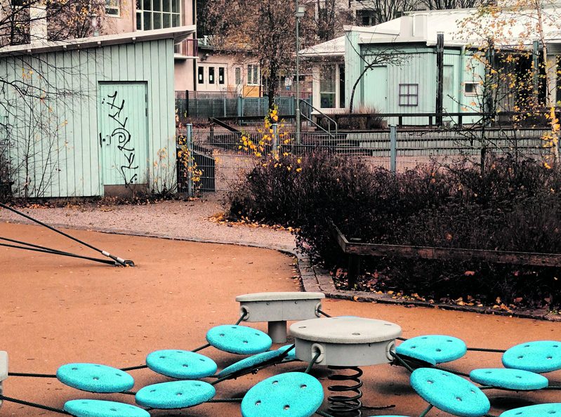 Suunnitteluperiaatteissa alueen päiväkoteja tarkastellaan yhtenäisenä verkostona. Samalla pohditaan, mitkä päiväkodit mahdollisesti puretaan ja mihin ja milloin ehkä rakennetaan uusi päiväkoti.