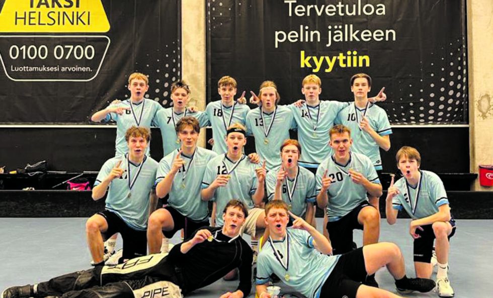 Vuosaaren lukio voitti lukioiden välisen salibandyturnauksen torstaina 9.3. Välierässä kaatui Oulunkylä 8–3 ja finaalissa meni nurin Mäkelänrinteen lukio maalein 2–1.