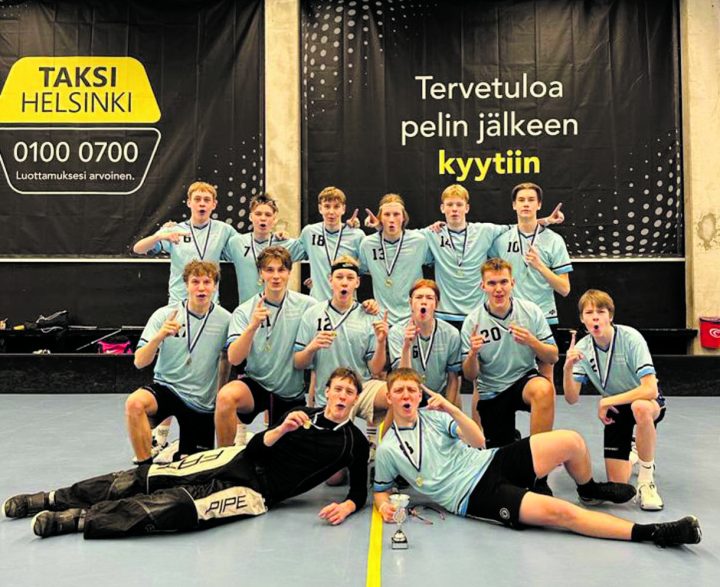 Vuosaaren lukio voitti lukioiden välisen salibandyturnauksen torstaina 9.3. Välierässä kaatui Oulunkylä 8–3 ja finaalissa meni nurin Mäkelänrinteen lukio maalein 2–1.