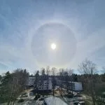 Haloilmiö taivaalla
